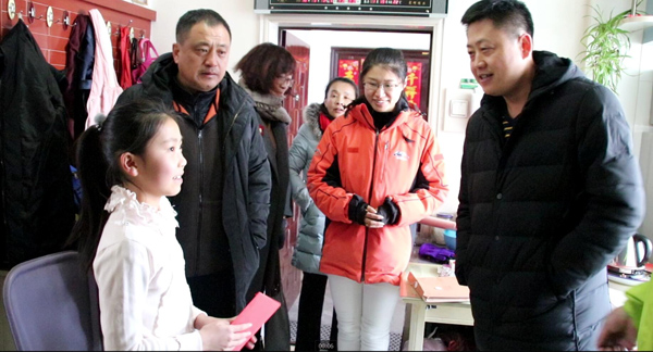 愛(ài)心助學(xué)，點(diǎn)燃希望